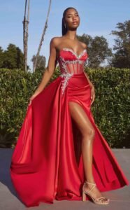 Vestido de gala rojo con detalles brillantes