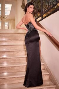 Vestido negro brillante con pedrería